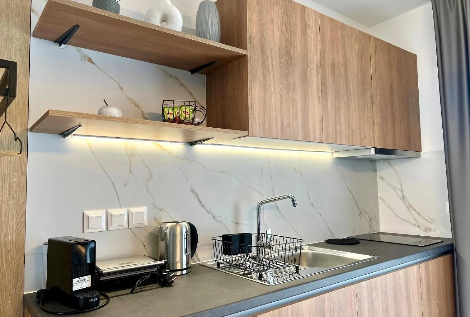 Aparthotel Four Shades Luxury Suites Sarti