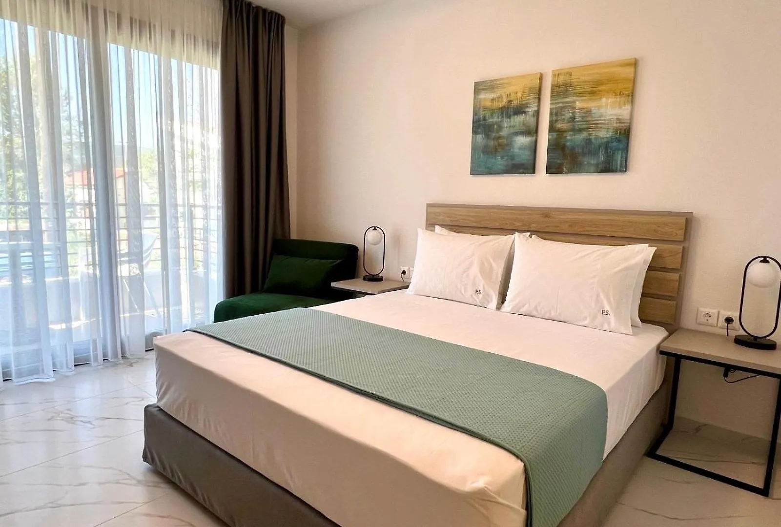 Four Shades Luxury Suites Sarti Aparthotel