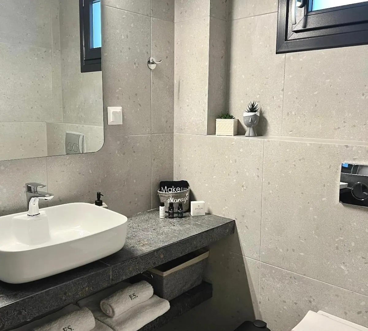 Four Shades Luxury Suites Sarti Aparthotel