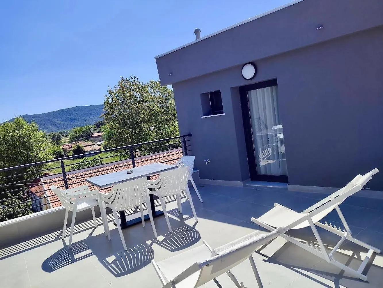 Four Shades Luxury Suites Sarti Aparthotel