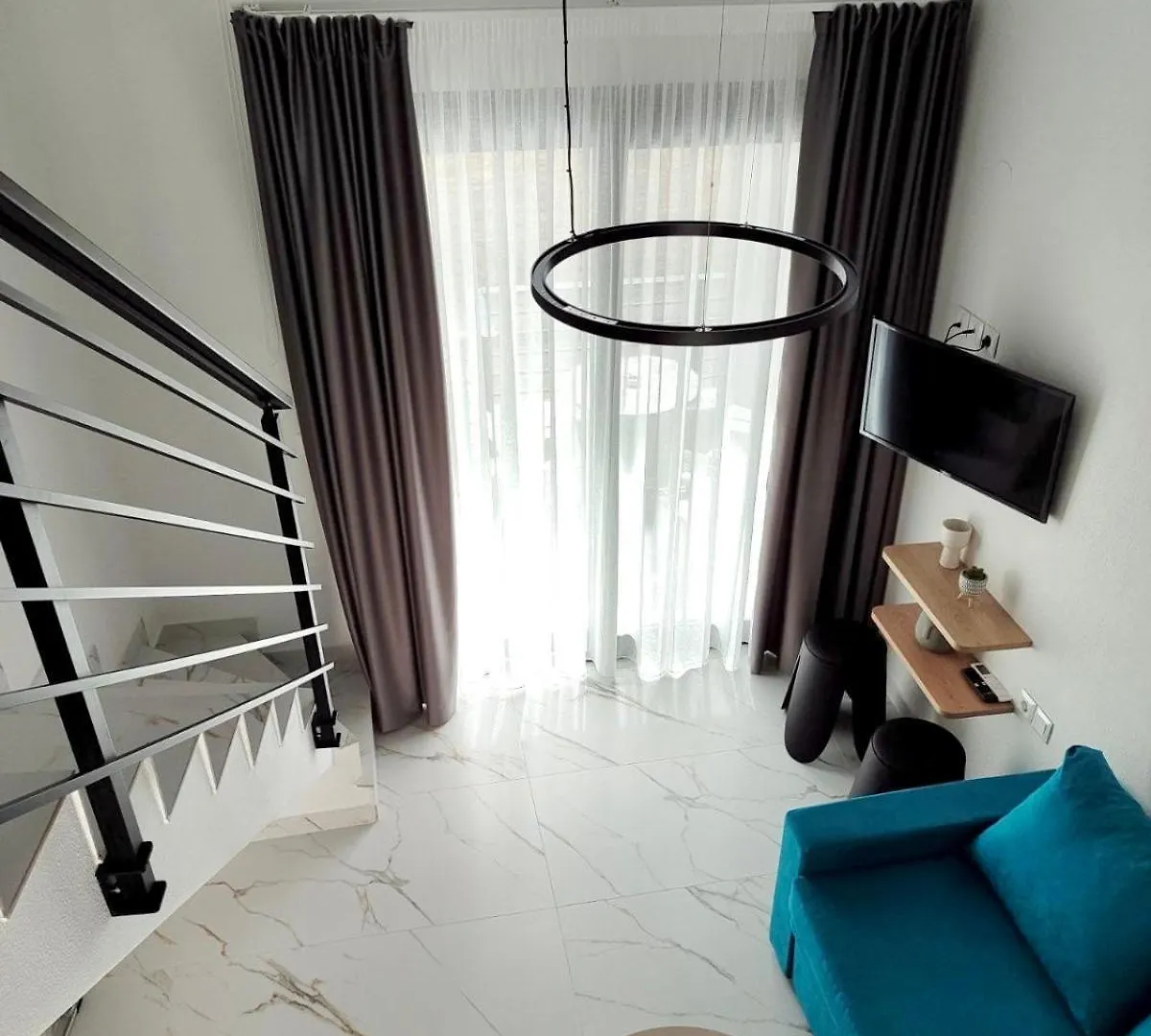 Four Shades Luxury Suites Sarti Aparthotel