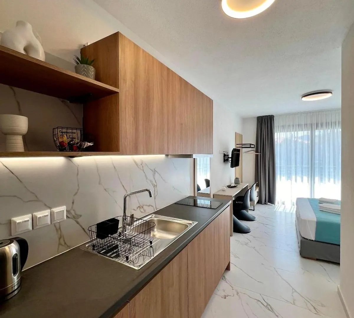 Four Shades Luxury Suites Sarti